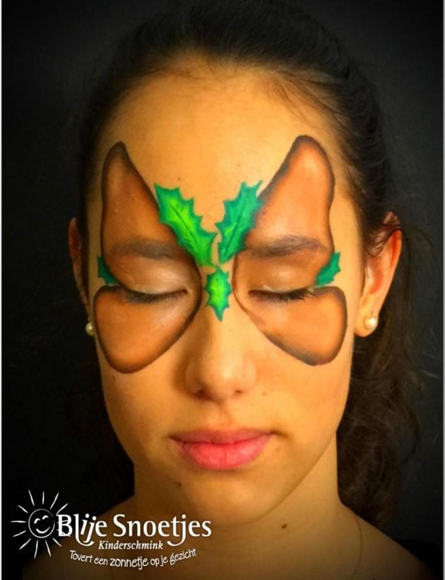 Gingerbread Butterfly face painting - Step 2