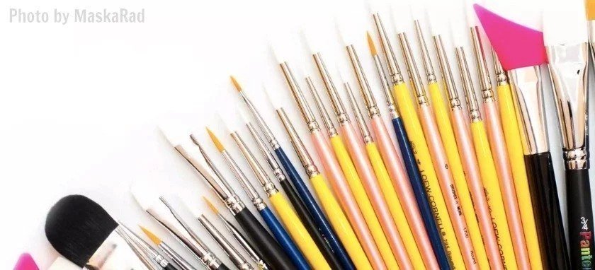 a set of yellow and black brushes